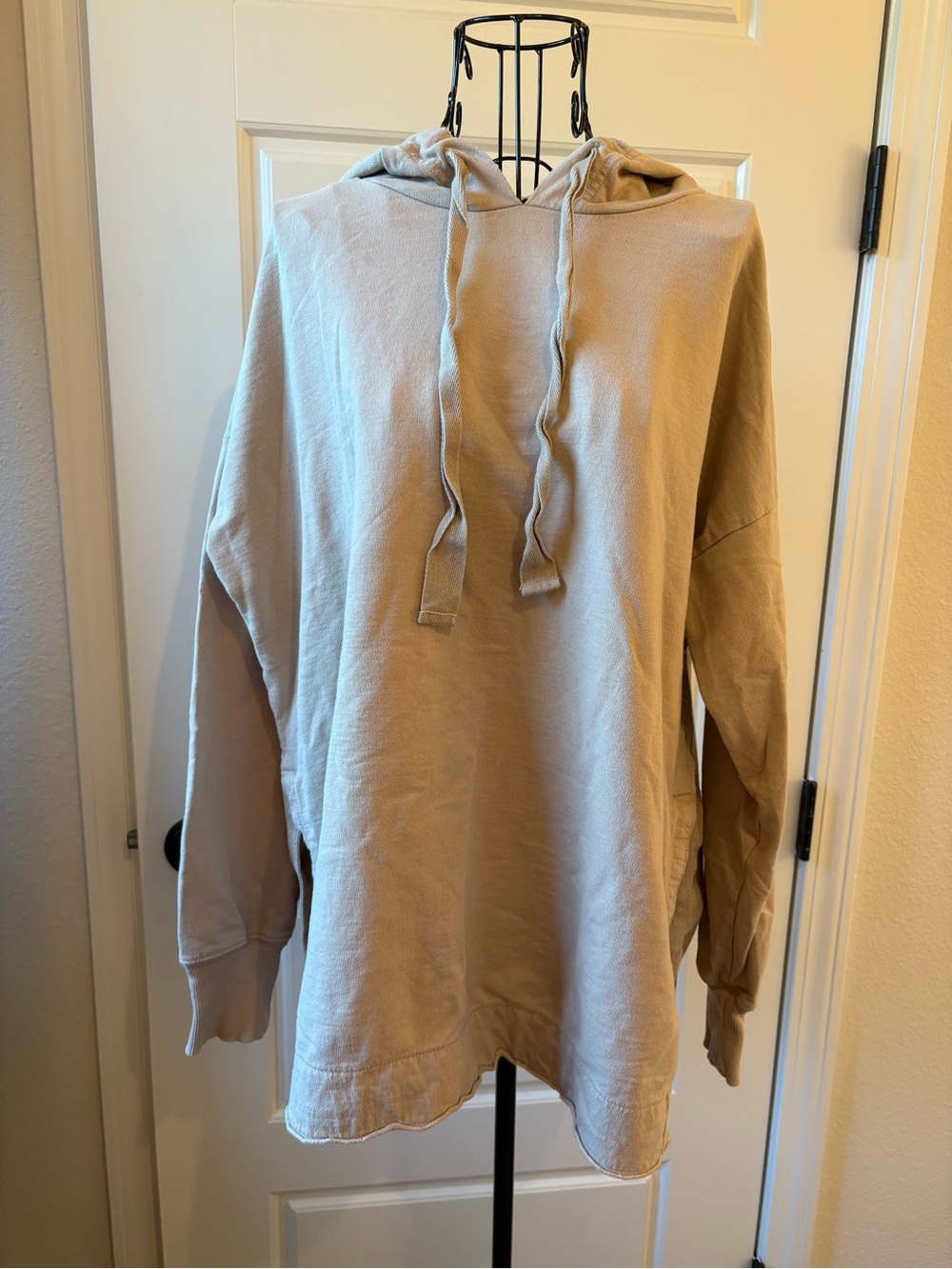 aerie Women’s Tan Oversized Hooded Sweatshirt